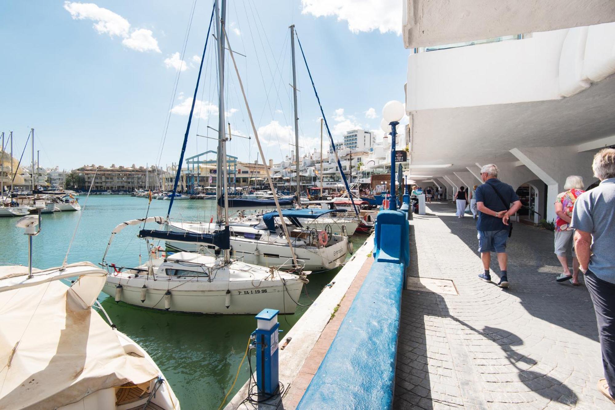Apartmento En La Pequena Venecia, Puerto Marina เบนัลมาเดนา ภายนอก รูปภาพ