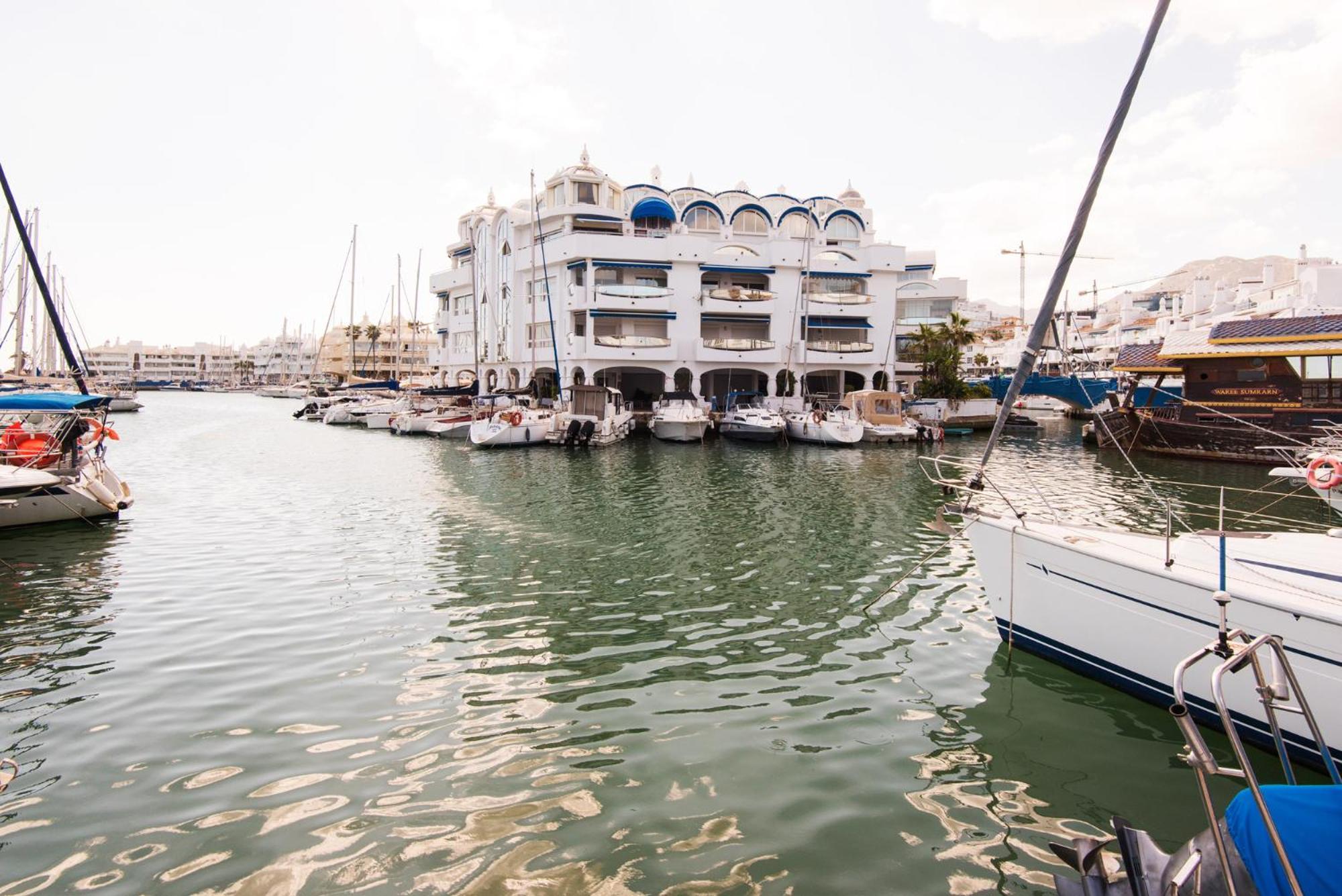 Apartmento En La Pequena Venecia, Puerto Marina เบนัลมาเดนา ภายนอก รูปภาพ