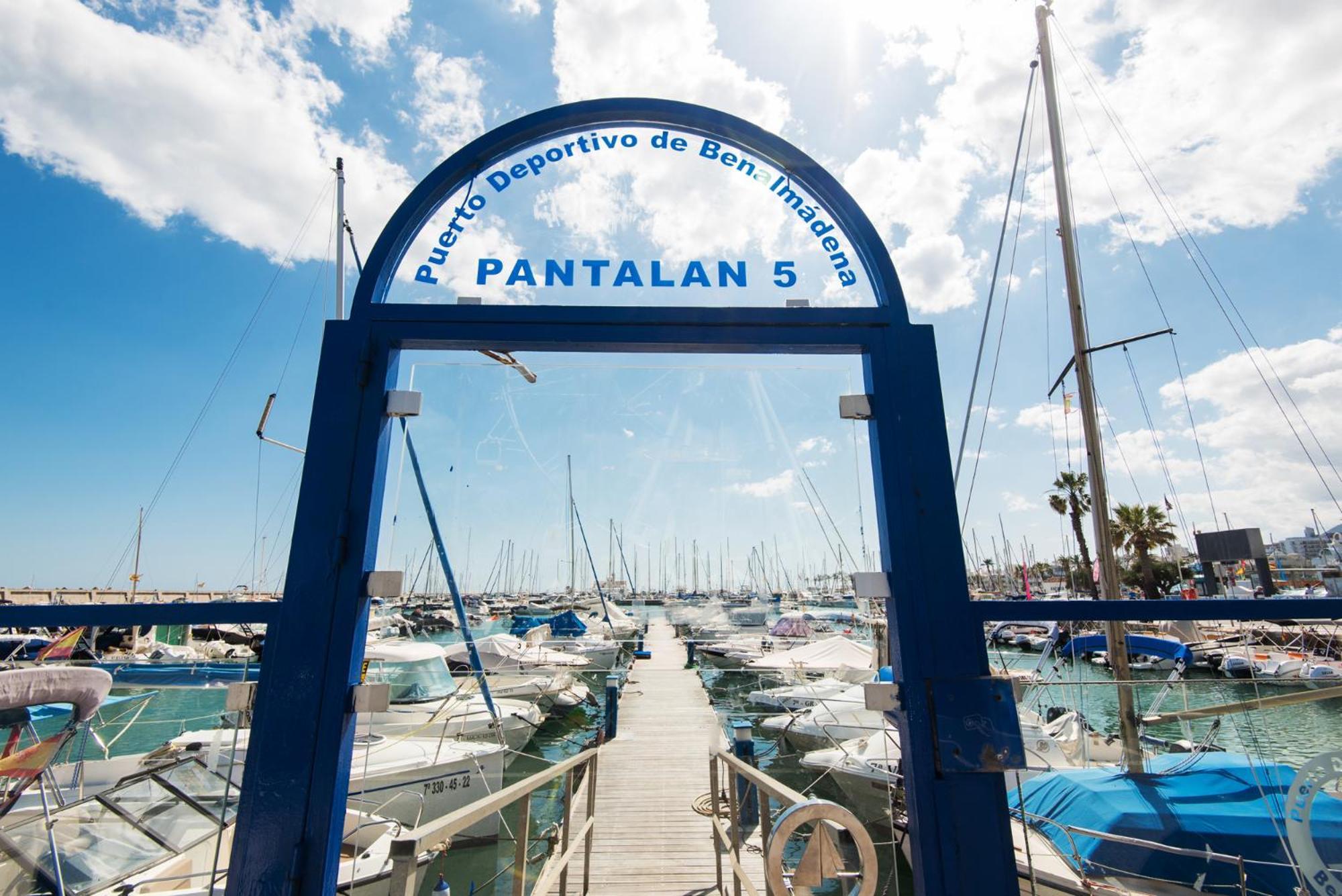 Apartmento En La Pequena Venecia, Puerto Marina เบนัลมาเดนา ภายนอก รูปภาพ