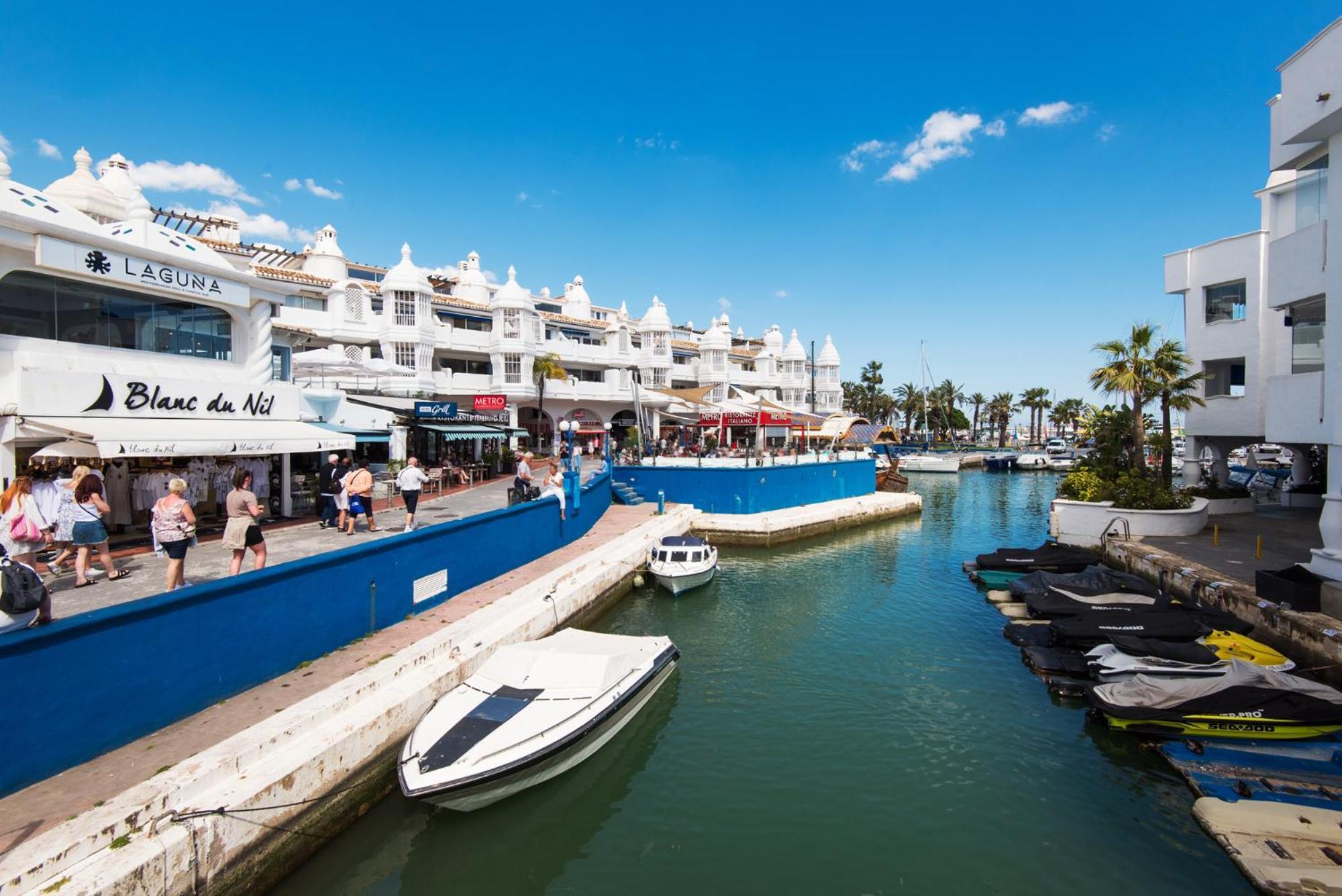 Apartmento En La Pequena Venecia, Puerto Marina เบนัลมาเดนา ภายนอก รูปภาพ